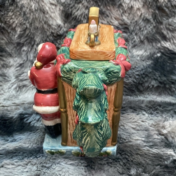 Vtg Fitz & Floyd 32oz Teapot
Santa Fireplace - Picture 3 of 16